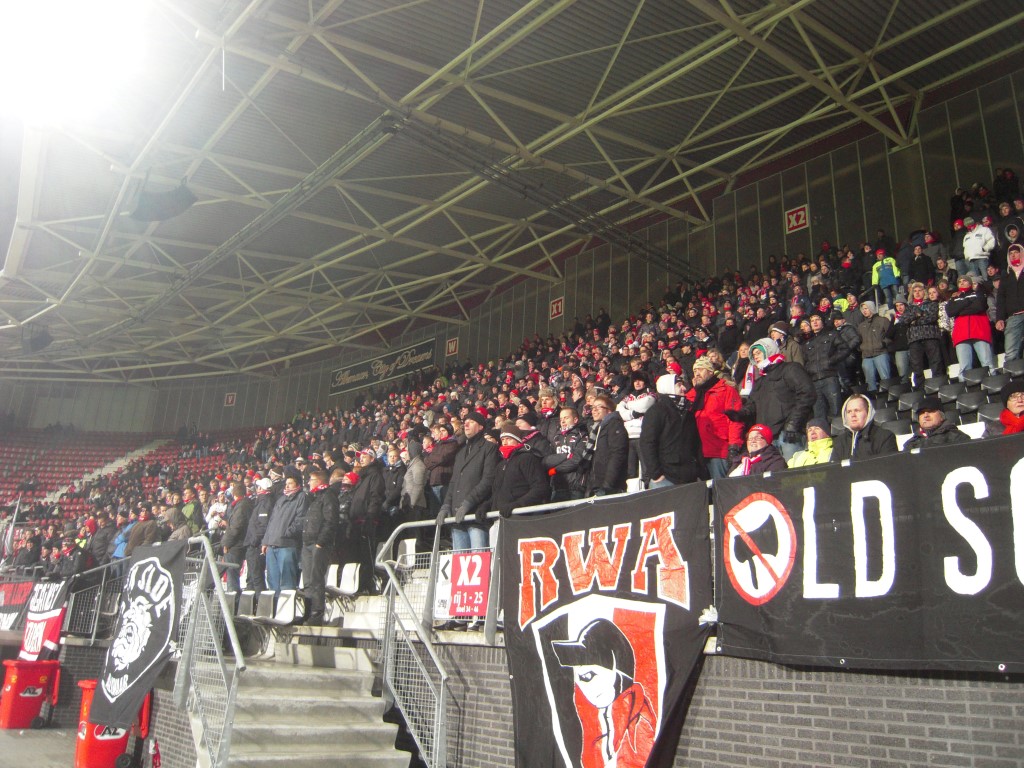 Via Supportersbeweging Victoria Alkmaar kwam vandaag het bericht naar buiten dat fanatieke supporters uit de vakken W en X1 de handen ineen hebben geslagen om actie te voeren tegen de stadionverboden die uitgedeeld zijn naar aanleiding van de thuiswedstrijd tegen FC Utrecht in de play-offs.