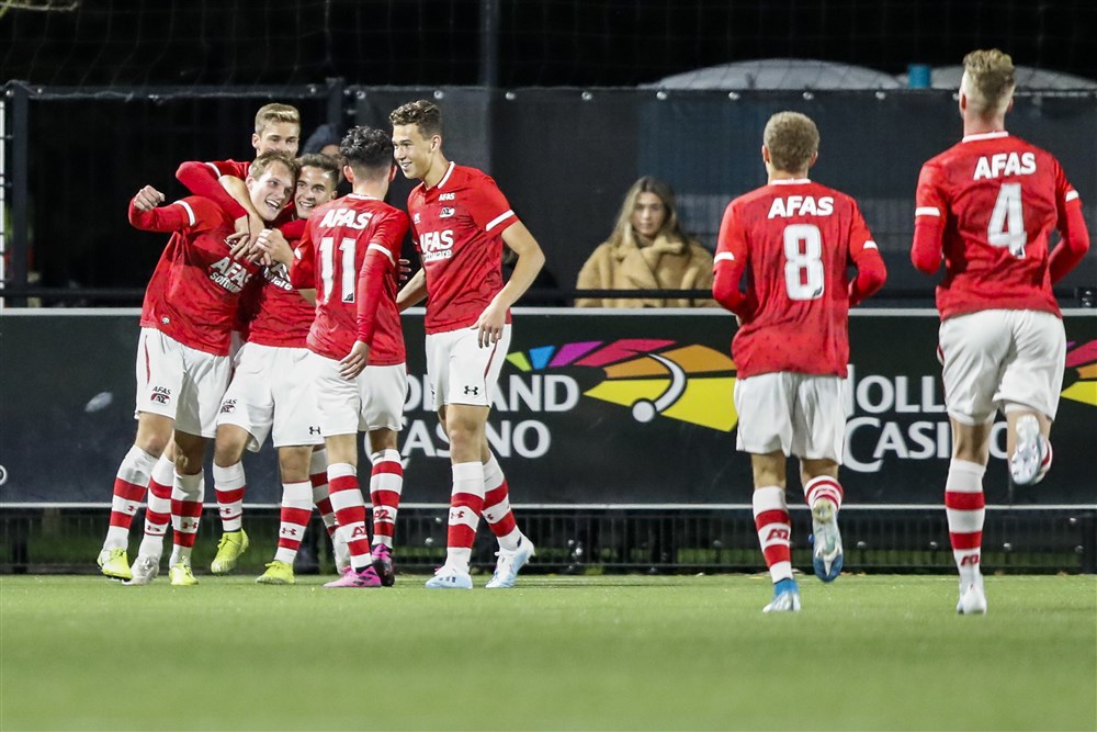 Jong AZ wint van Ajax door o.a. twee doelpunten van Des Kunst