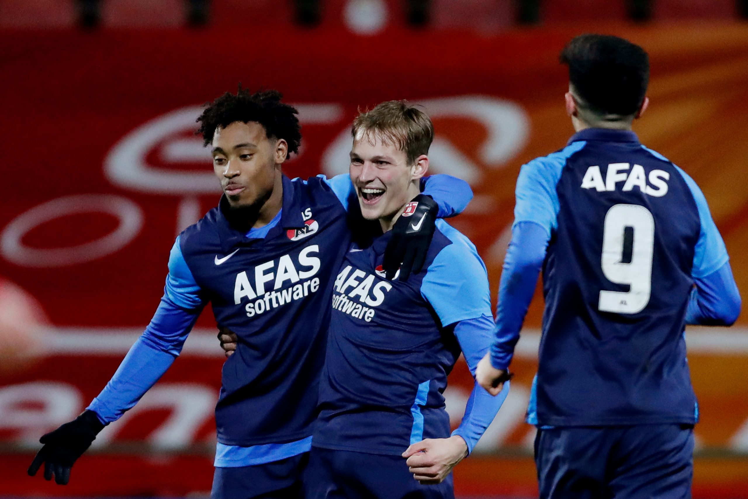 Jong AZ heeft vanavond voor een verrassing gezorgd door met 0-1 te winnen op bezoek bij Go Ahead Eagles. Thijs Oosting kroonde zich tot matchwinner door in de tweede helft de enige treffer te maken. Door de overwinning stijgen de mannen van Michel Vonk naar plek zestien op de ranglijst. 