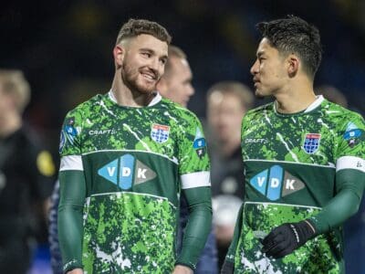 AZ heeft de komst van Mees de Wit vanavond bevestigd. De veelzijdige linkspoot komt over van PEC Zwolle en tekent een contract tot medio 2027 in Alkmaar. De Wit gaat spelen met rugnummer 34 en kwam eerder uit voor Sporting Portugal, FC Orihuela en Ajax. 
