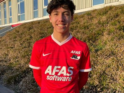 Julian Miles Oerip heeft zijn eerste profcontract in zijn carrière getekend. Julian tekent een contract voor drie jaar bij AZ en ligt daarmee tot medio 2025 vast in Alkmaar.