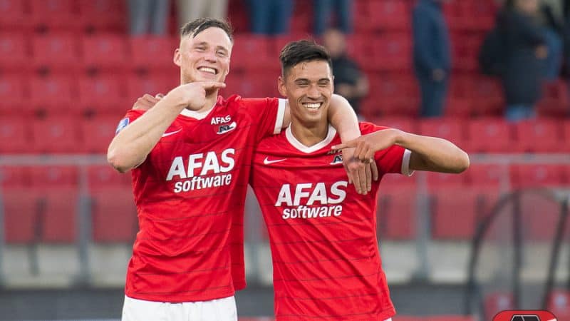 De winterse transferperiode komt eraan en daarmee komen de AZ transfergeruchten weer op gang. De ploeg uit Alkmaar presteert onder trainer Pascal Jansen naar behoren in de Eredivisie, maar de technische staf kijkt altijd naar nieuwe spelers. Ook kunnen er zomaar belangrijke spelers vertrekken.